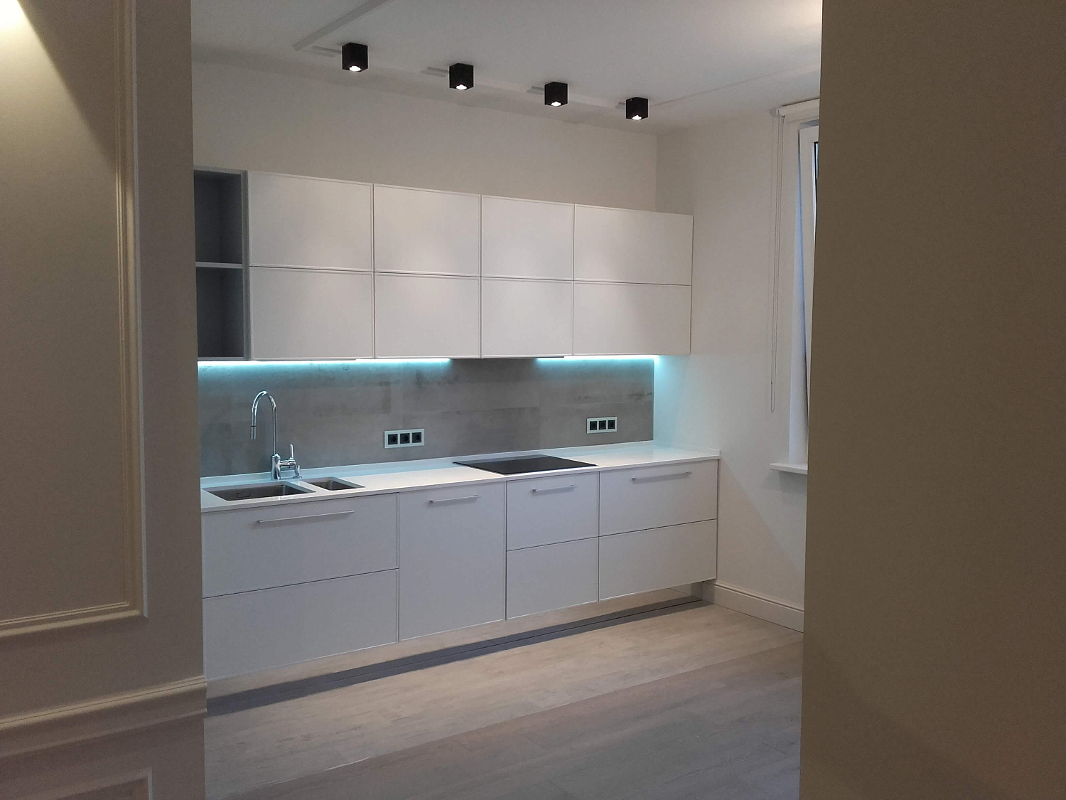 Кухня в современном стиле Ладос Мебель