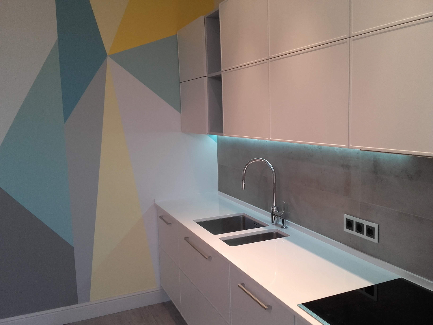 Кухня в современном стиле Ладос Мебель